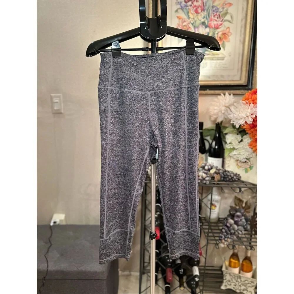 Heather gray Capri leggings